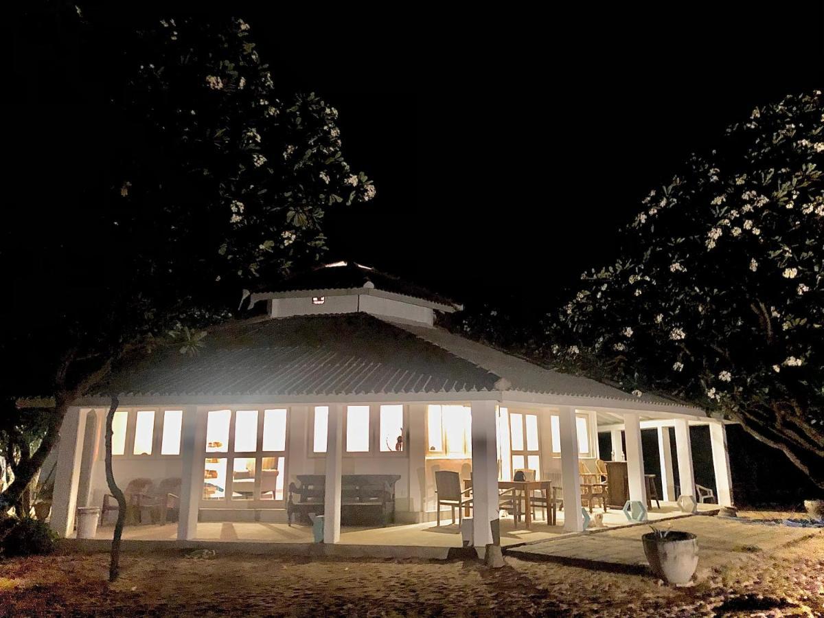 Moon Isle Beach Bungalow Nilaveli Eksteriør bilde